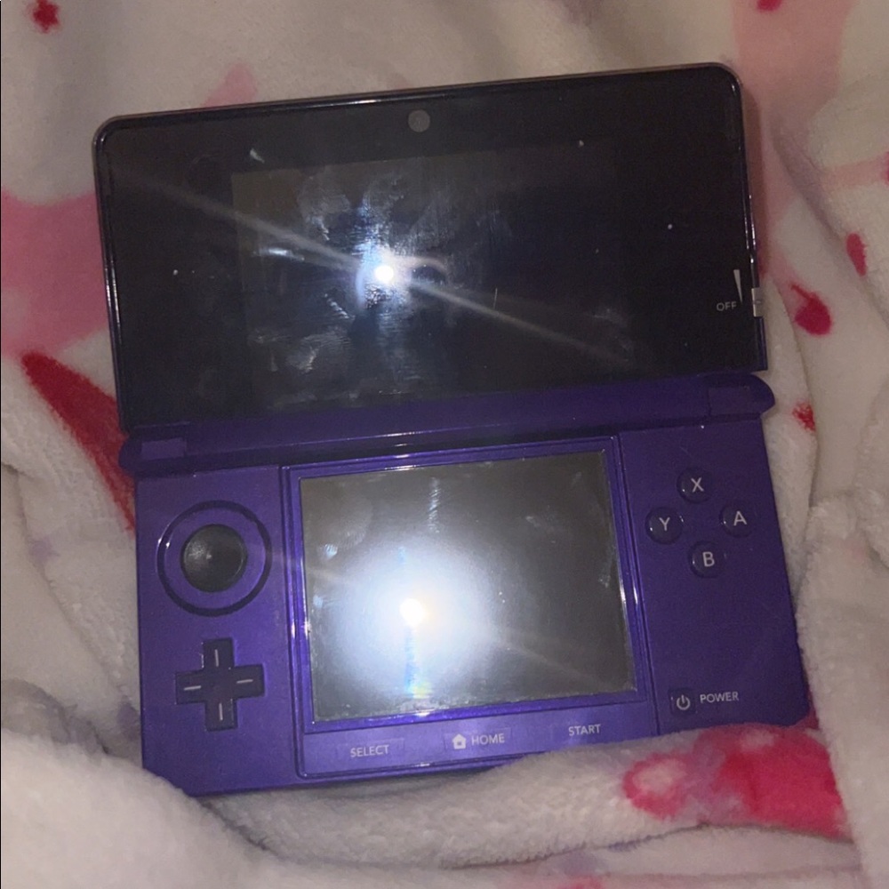 Nintendo 3DS purple